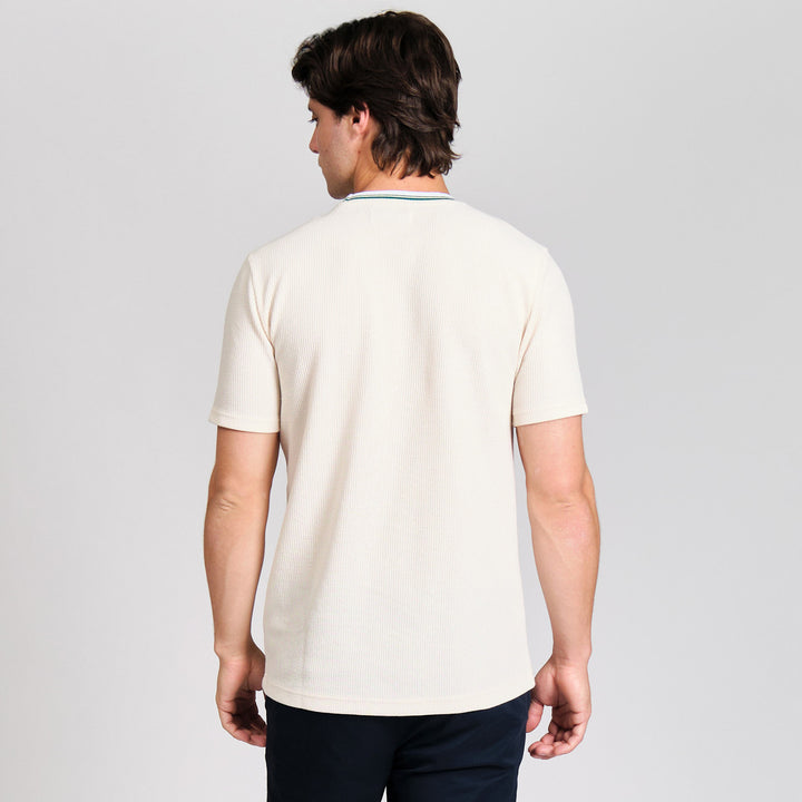 Playera De Algodón Con Detalle En Cuello